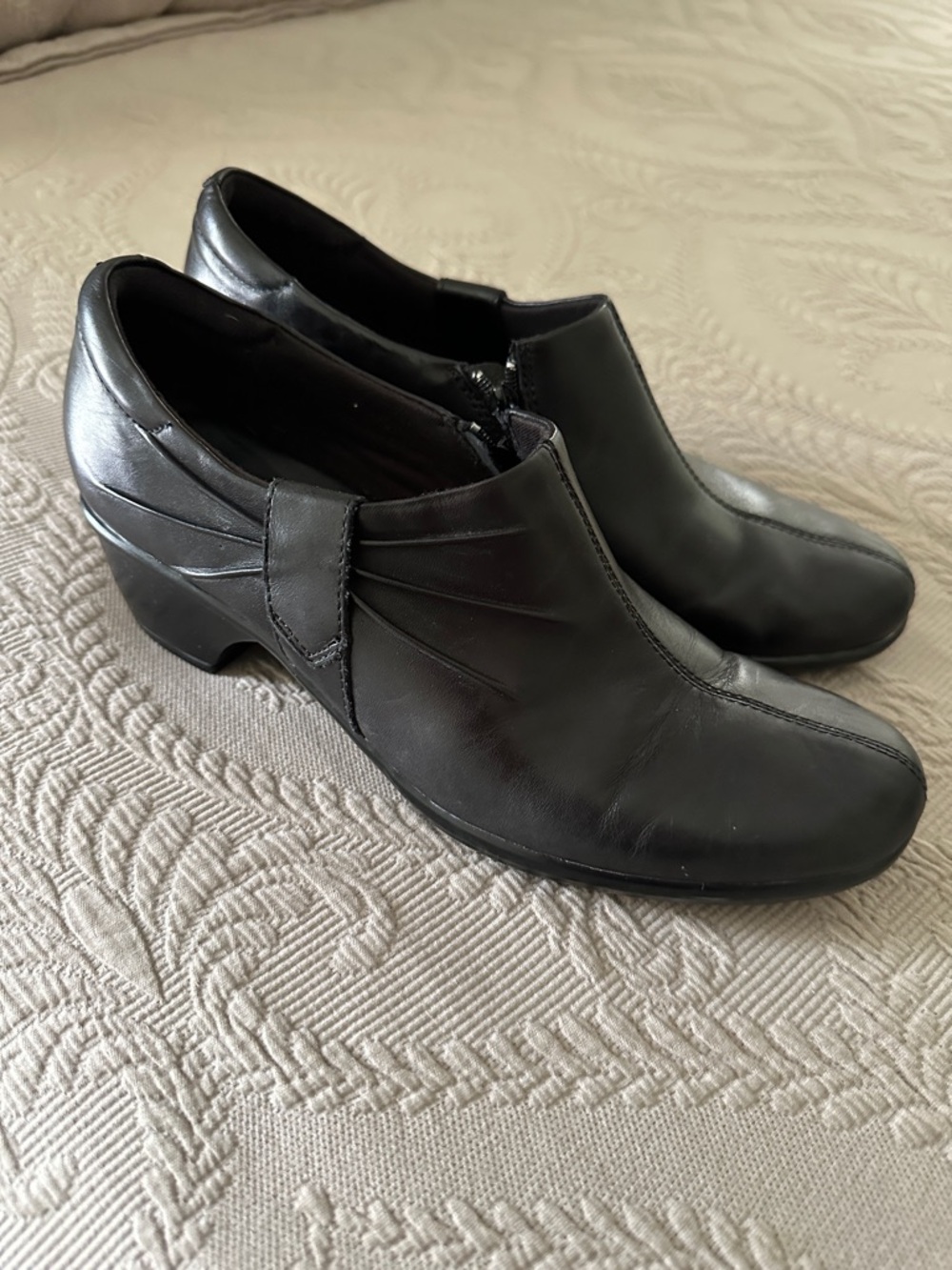 Clarks’s Black Betsie Leather Slip-On Women’s Shoes